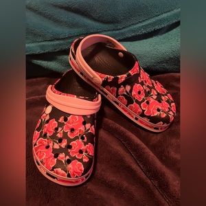 Rose print Crocs